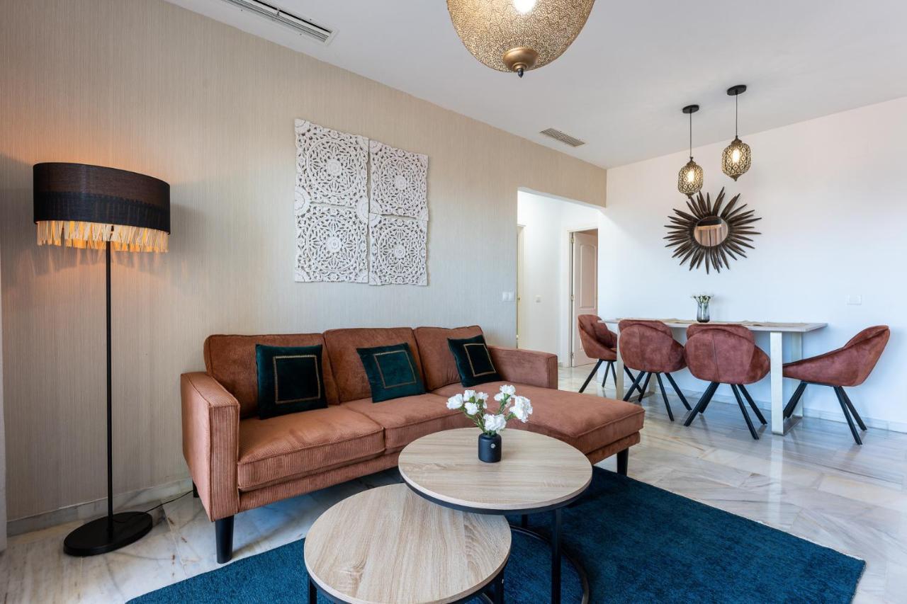 Appartement Benalmadena Beachfront Retreat Big Balcony And City Sea Views Extérieur photo