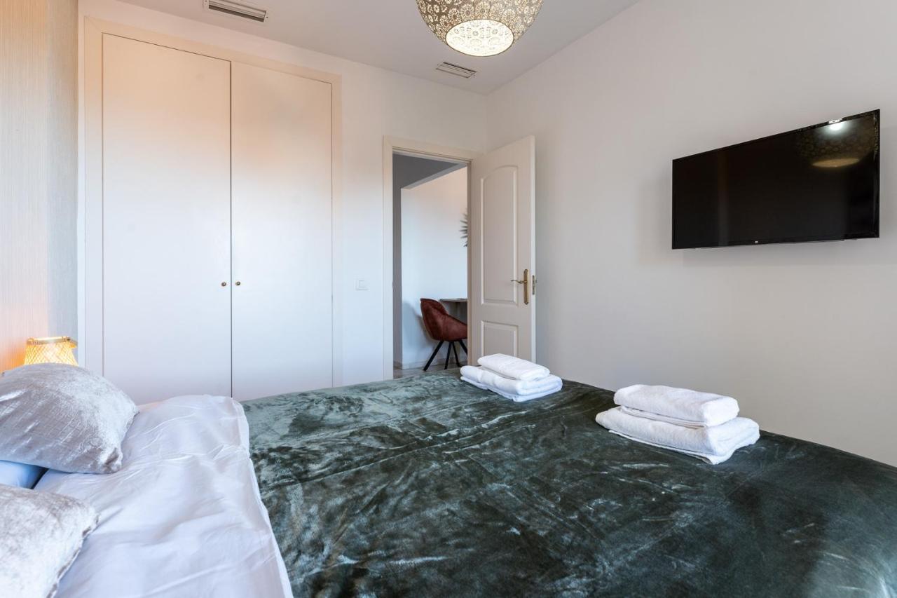 Appartement Benalmadena Beachfront Retreat Big Balcony And City Sea Views Extérieur photo