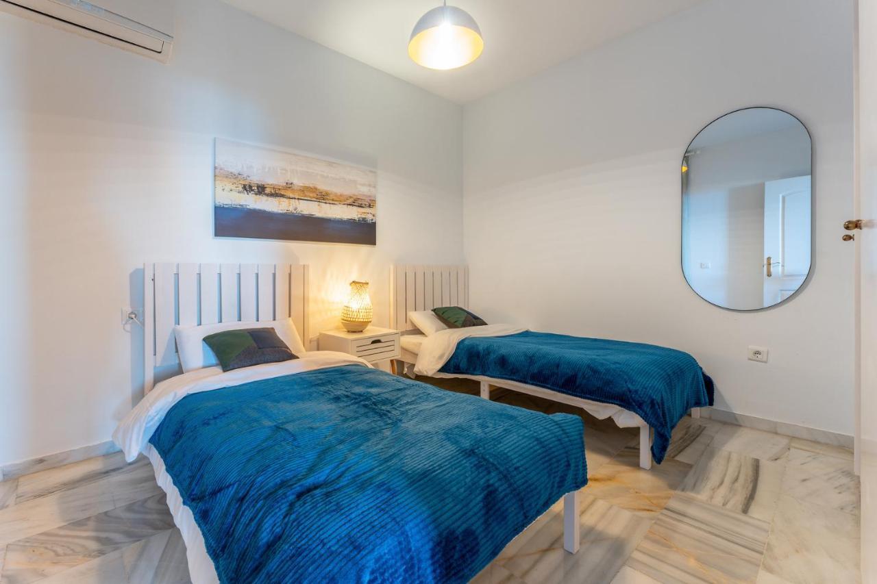 Appartement Benalmadena Beachfront Retreat Big Balcony And City Sea Views Extérieur photo