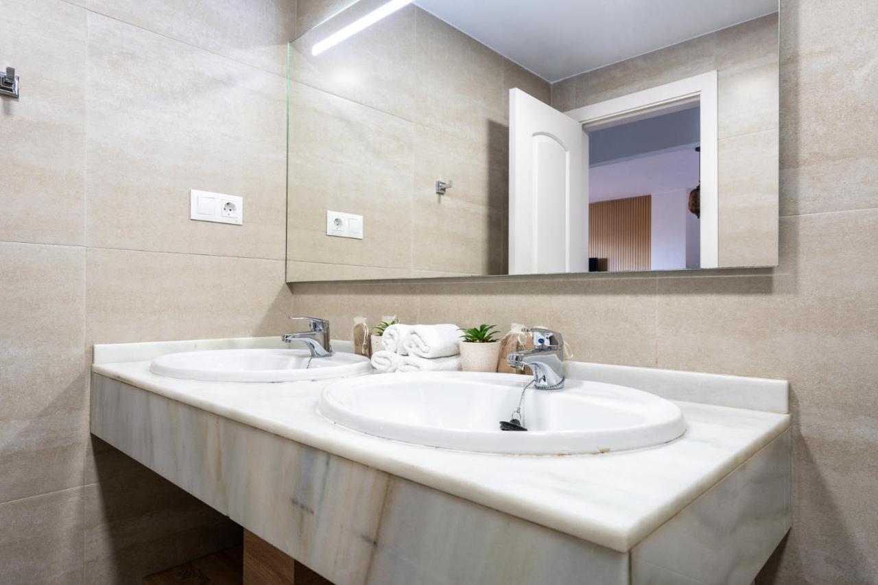 Appartement Benalmadena Beachfront Retreat Big Balcony And City Sea Views Extérieur photo